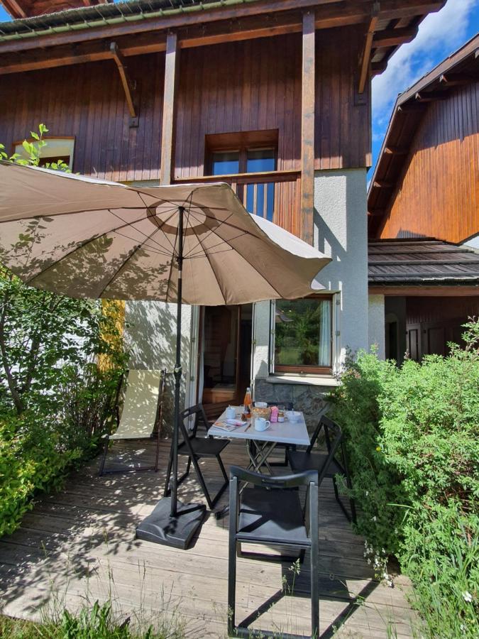 לה סאל-לס-אלפ Les Chalets Du Jardin Alpin מראה חיצוני תמונה